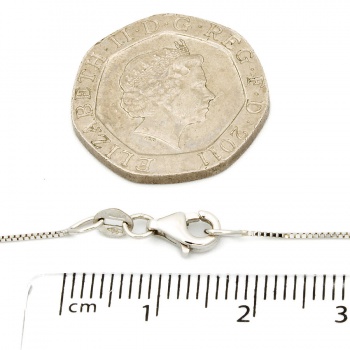 18ct white gold Diamond Pendant with chain